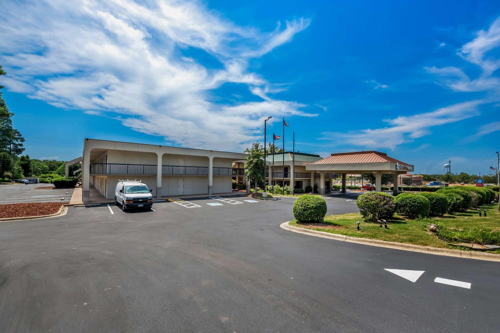 Surestay Plus Hotel By Best Western Southern Pines Pinehurst Exterior foto