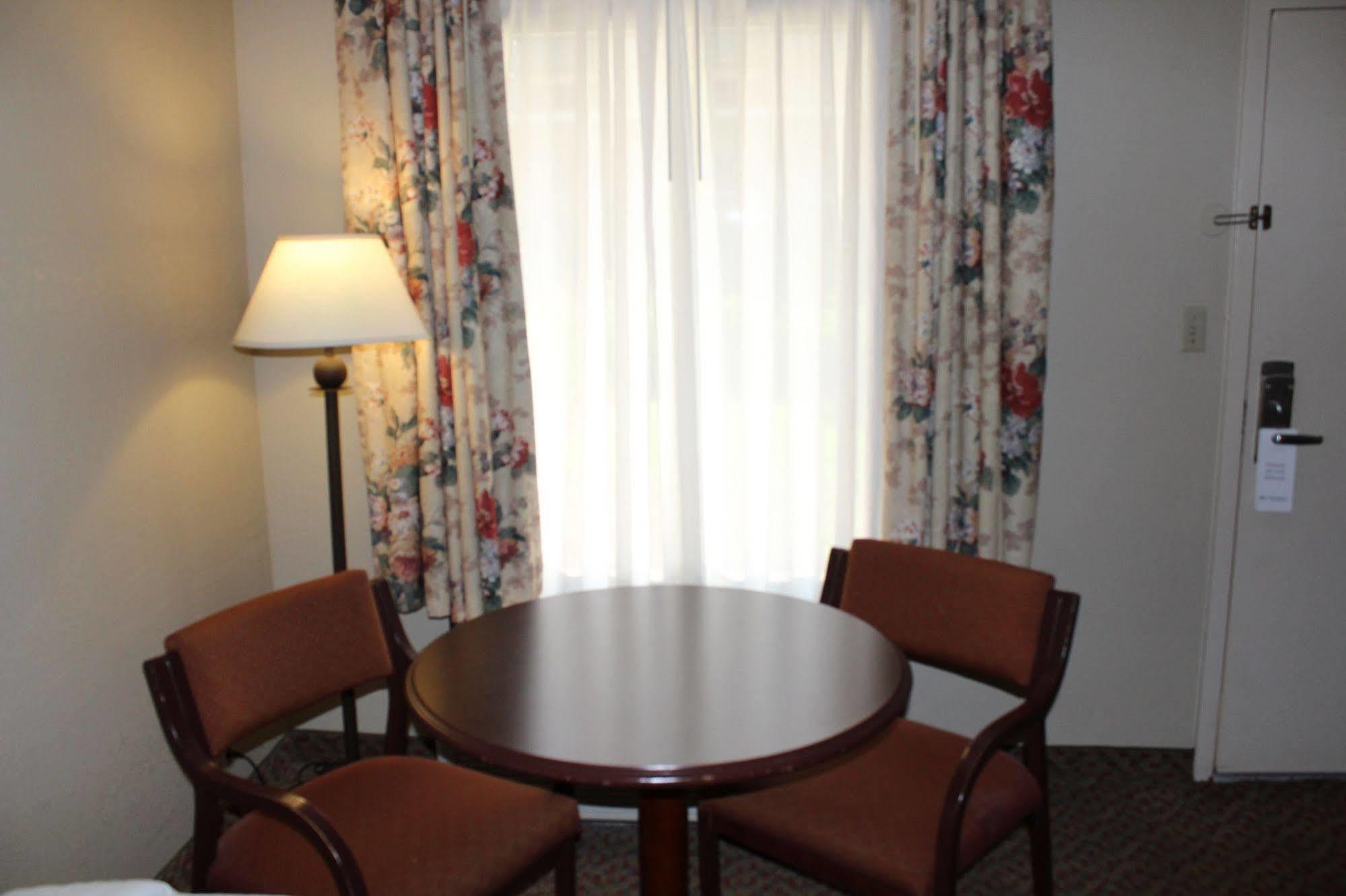 Surestay Plus Hotel By Best Western Southern Pines Pinehurst Exterior foto